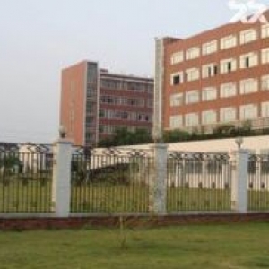 80000方，工业园出售，有标准简易，配套齐全